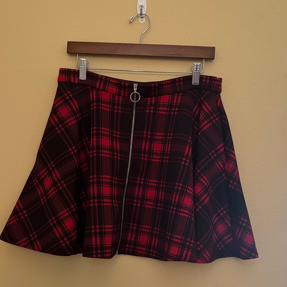 Hot Topic Plaid Skater Skirt in Red and Black - Picture 1 of 6